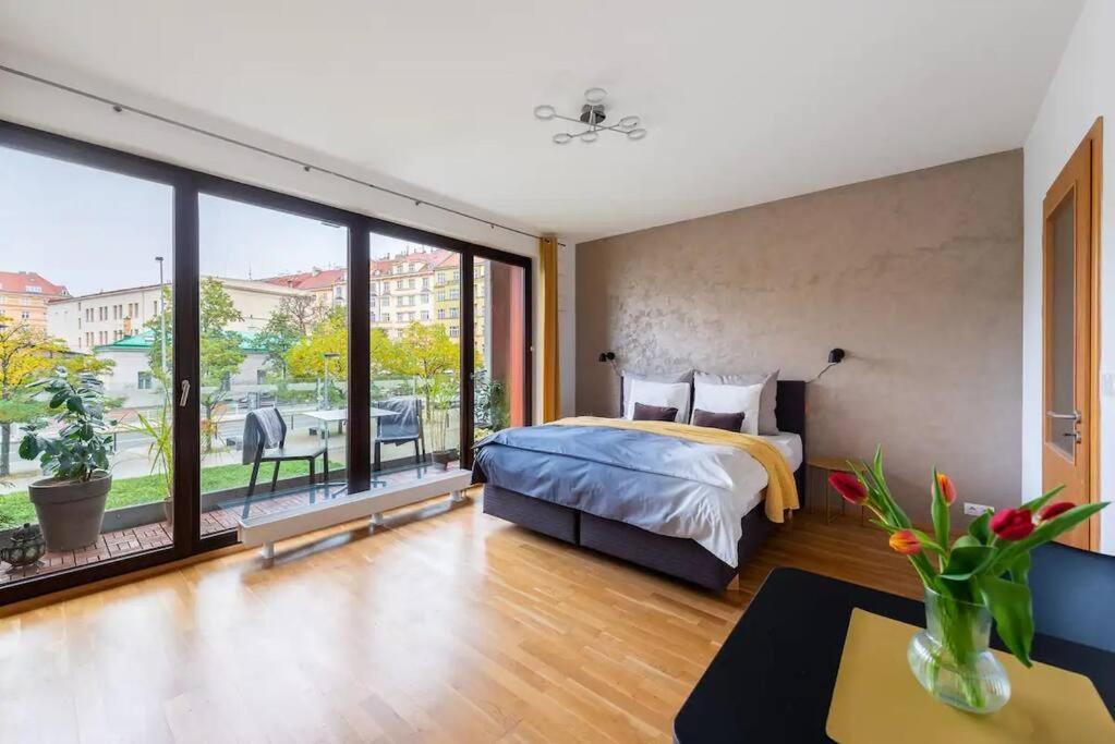 Apartment W/ Free Garage Parking Prague Exterior photo